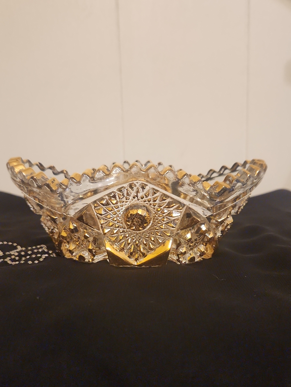 EUC Intricate Glass Decorative Relish/Candy/Trinket Dish Accented Gold